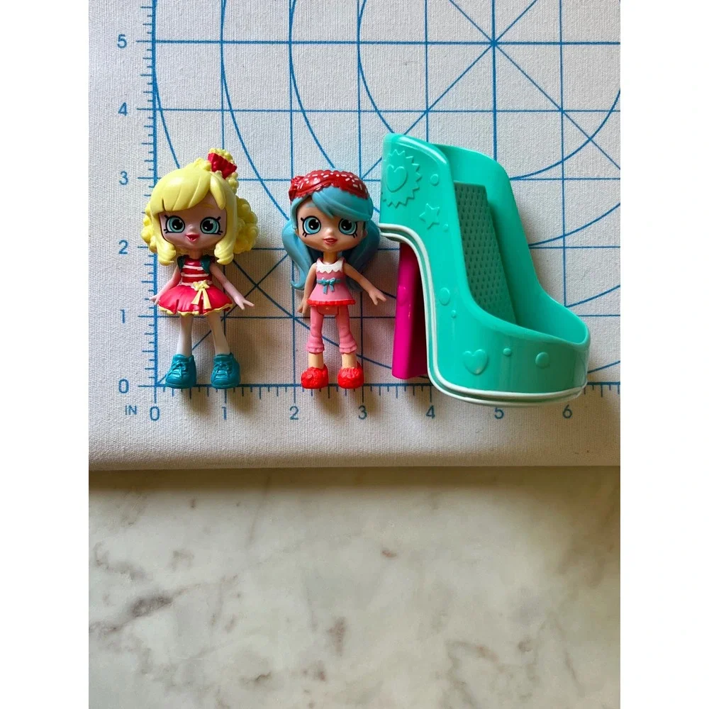 Shopkins Popette Lil' Shoppie and Jessicake Lil' Shoppie Mini Doll Heel Stand